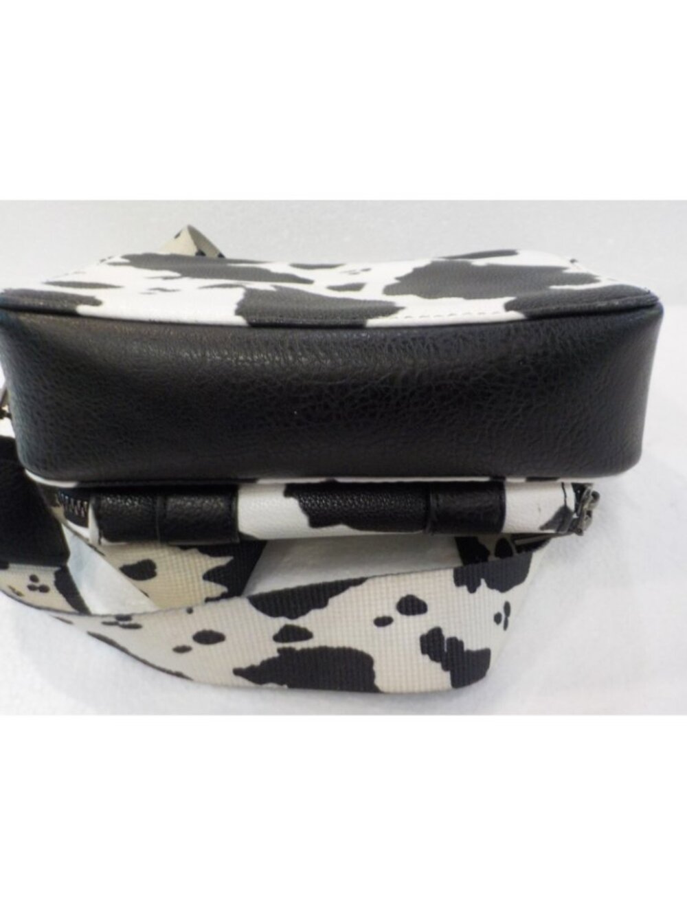 Wrangler Black & White Cow Print Crossbody Adj Strap Western Cowgirl - Picture 6 of 8